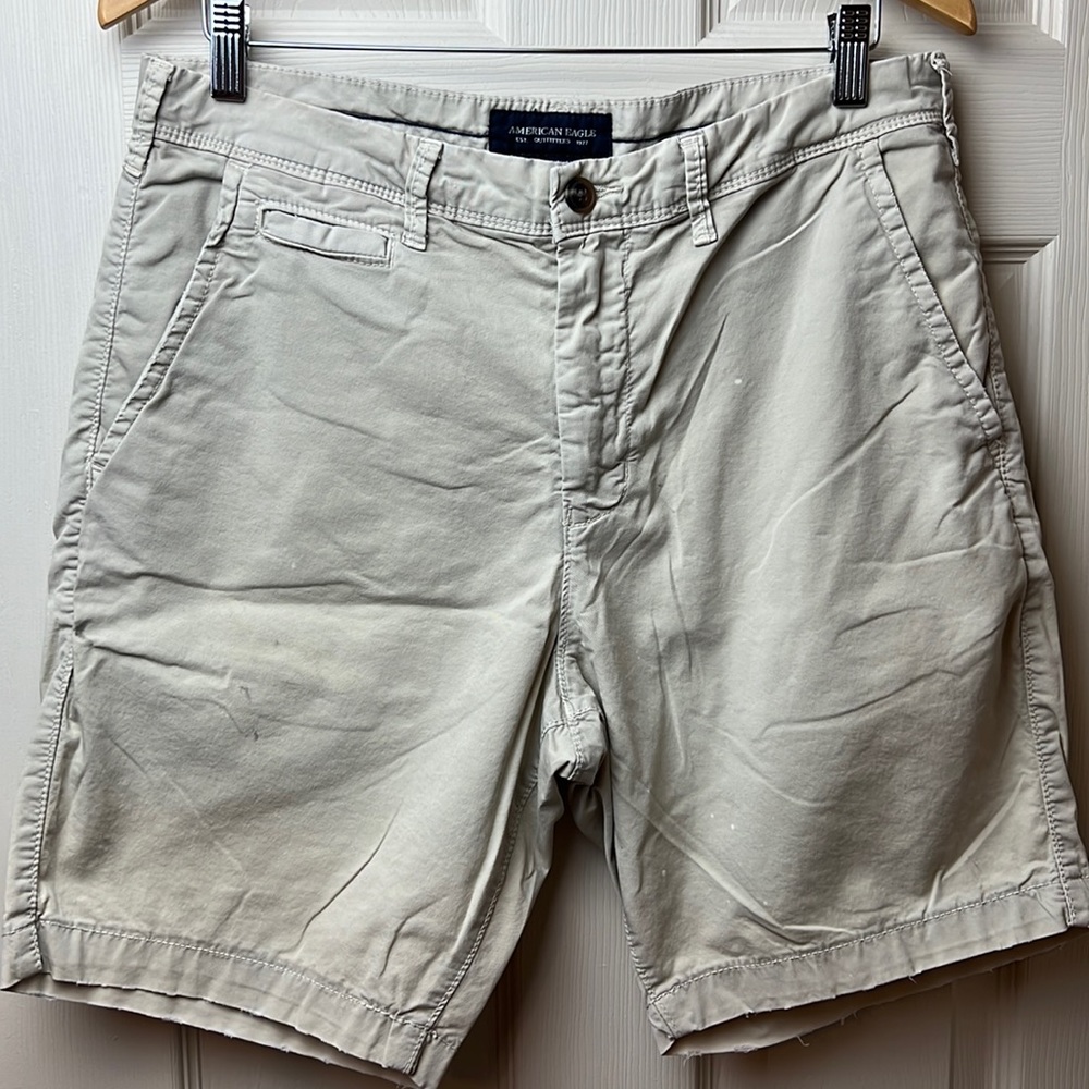 Men’s American Eagle Next Level Flex Slim Kahaki Shorts Size 32